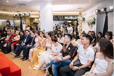 HOA HẬU THÙY TIÊN XINH ĐẸP NỨC LÒNG TẠI SỰ KIỆN CỦA DR.PEPTI Ở HÀ NỘI